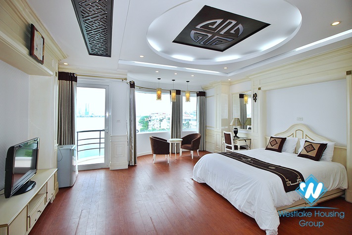 Renovated 2 beds apartment with lake view for rent in Xuan Dieu, Tay Ho